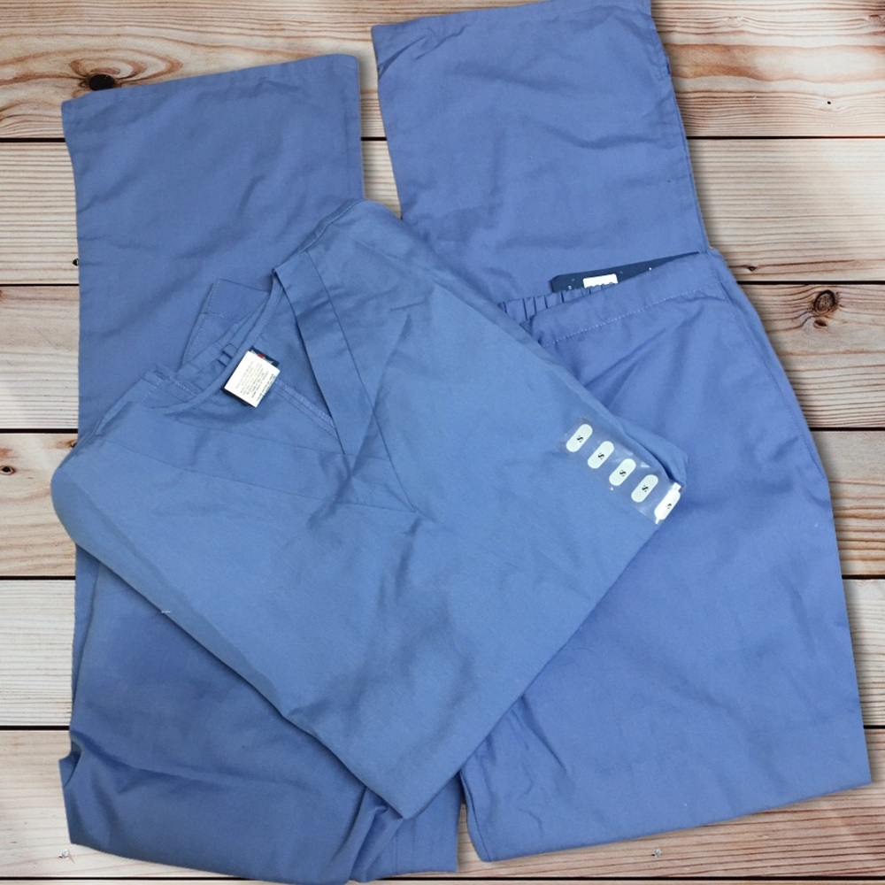 NWT Cherokee Workwear Full Set Scrubs Ceil Blue Top and bottom Size Small